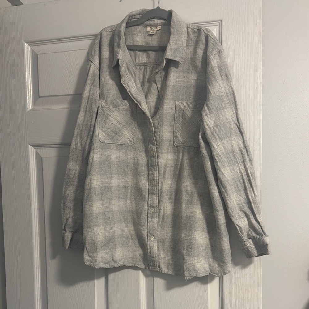 Gray Plaid Flannel Button-Up Shirt